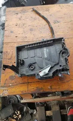 Battery box tray