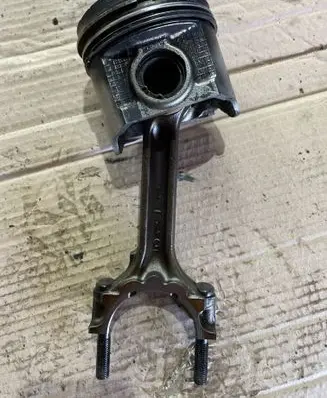 Nissan Primera Piston 5M3