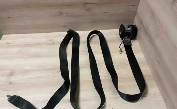 Iveco Daily 3rd gen Front seatbelt 33000317A 048006