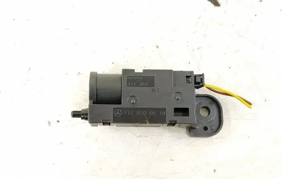 Mercedes-Benz E W212 Front driver seat rail 2128206610 414-004