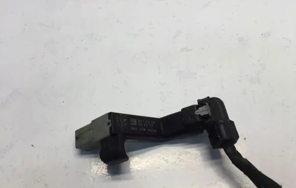 Audi A1 Crankshaft position sensor 05E906433B