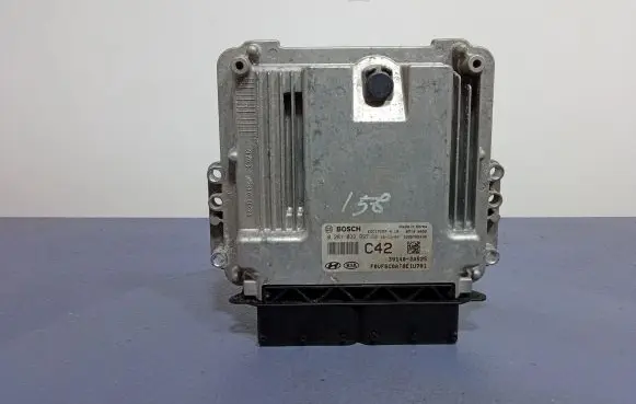 Hyundai i40 Engine control unit/module ECU 0281032997