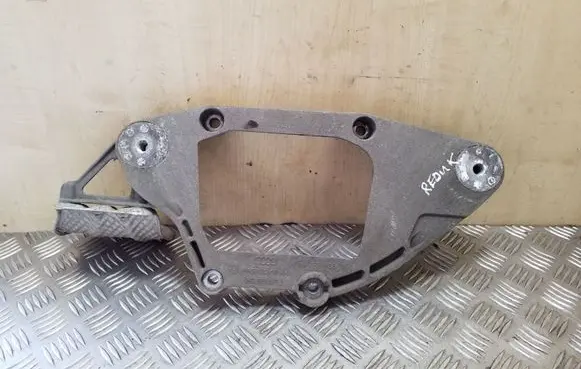 Audi A8 S8 D4 4H Rear differential/diff mount bracket 8K0599287J 8K0501721A