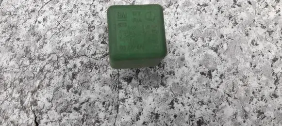 Opel Vectra B Fuel pump relay 03447012