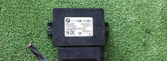BMW 5 F10 F11 Hand brake control module 6863800