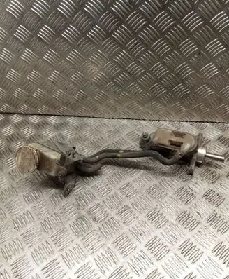 Mitsubishi Grandis Master brake cylinder