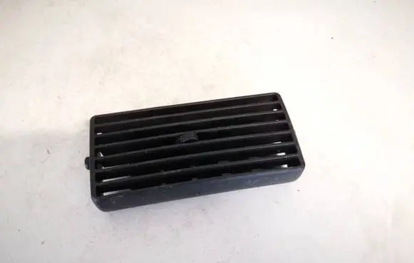 Volkswagen Golf IV Dash center air vent grill 1j0819755b