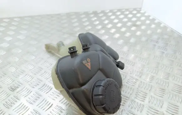 Coolant expansion tank/reservoir