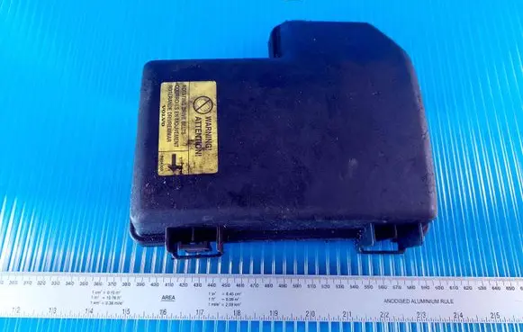 Volvo XC90 Fuse box cover 8645259