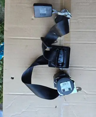 Volkswagen Golf VI Middle seatbelt (rear) 5K0857807B 1000067 616306500