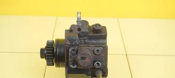 Renault Trafic III (X82) Fuel injection high pressure pump 167008960R R9M408