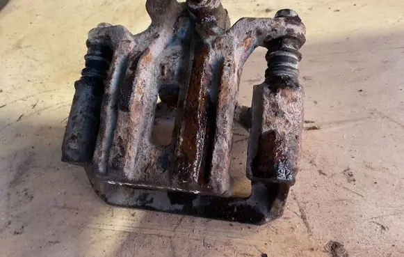 Nissan Pathfinder R51 Rear brake cylinder 