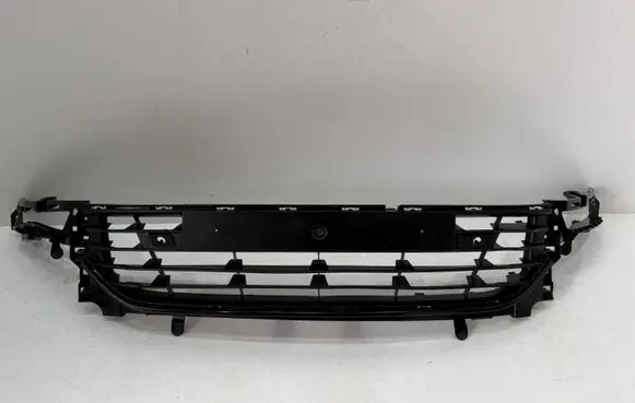 Renault Clio IV Front bumper lower grill 622547652R