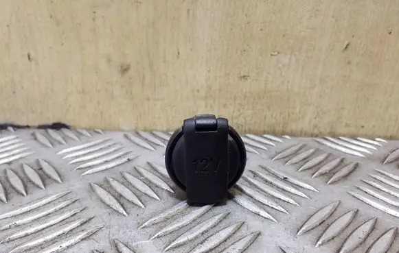 KIA Rio 12 V Socket (front) 