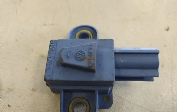 Volkswagen PASSAT B6 Airbag deployment crash/impact sensor 1K0955557A