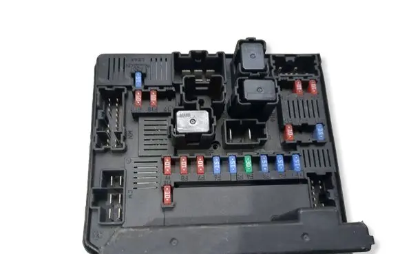 Nissan Qashqai Fuse module 284B7BB00C 4647783790 522792F02