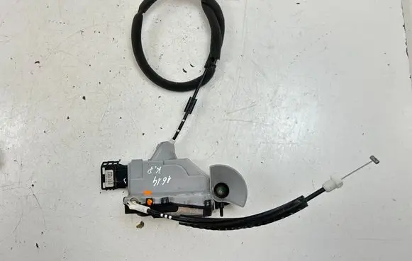 Peugeot RCZ Front door lock PSA184079