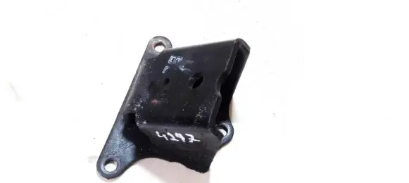KIA Sorento Engine mounting bracket