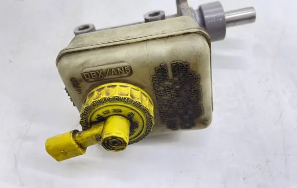 Audi A3 S3 8L Master brake cylinder 1J1611349 21027099
