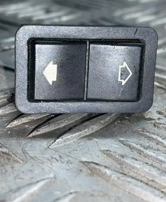 BMW 5 E39 Electric window control switch 8368974
