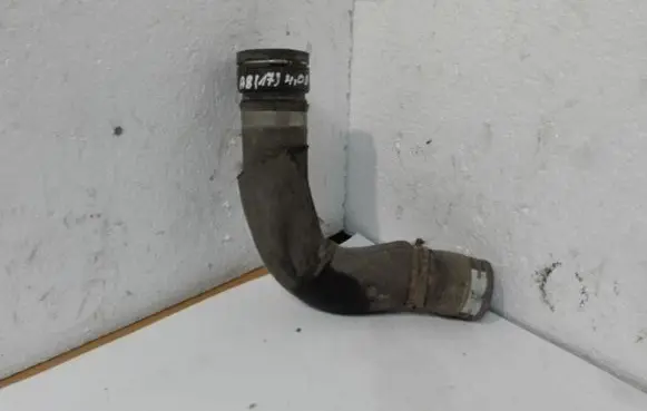 Audi A8 S8 D3 4E Engine coolant pipe/hose 4E0121