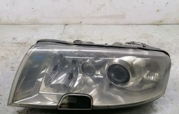 Skoda Superb B5 (3U) Headlight/headlamp