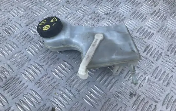 Volvo V40 Brake fluid reservoir 31362932