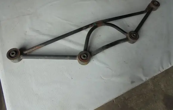 Rear differential mounting bracket