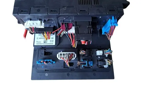 Mercedes-Benz E W211 Fuse module 2115454201