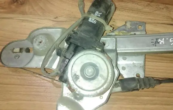 Mazda Xedos 6 Front door window regulator motor 3640161634 36401-61634