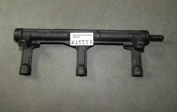 Audi A8 S8 D4 4H Fuel distributor 06E133681L