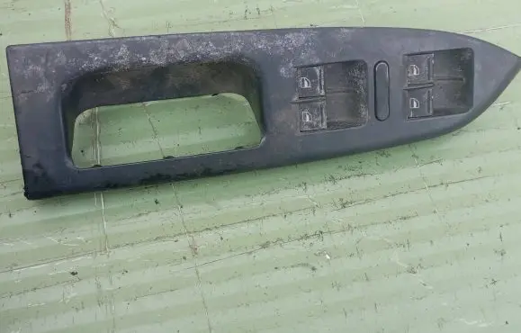 Volkswagen Touran I Front door window switch trim 1T1867371F