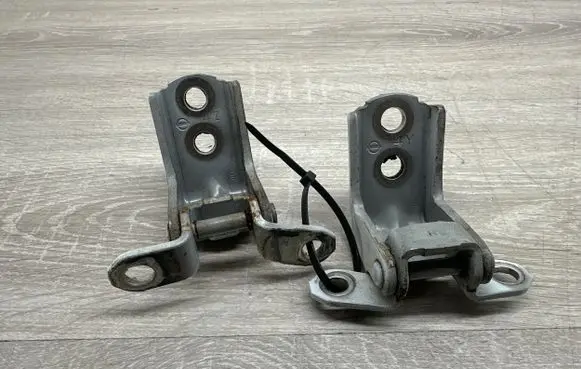 Nissan X-Trail T32 Front door hinge set 