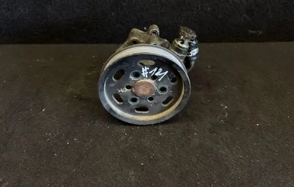 Volkswagen PASSAT B5.5 Power steering pump 8D0145177Q
