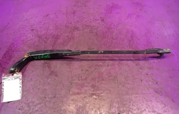 Volkswagen PASSAT B5.5 Front wiper blade arm