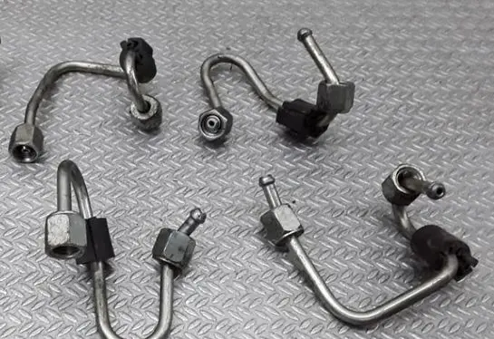 Fuel injector supply line/pipe