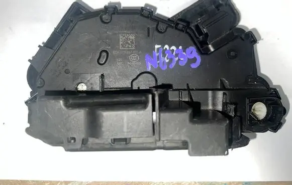 Skoda Fabia Mk3 (NJ) Front door lock 5tb837015a