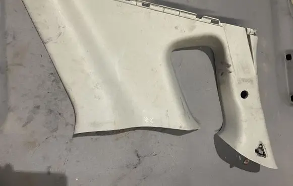 Hyundai Tucson JM (D)pillar trim (top) 