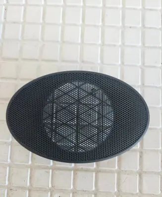 Toyota Avensis T270 Subwoofer grill/trim 5552505010A