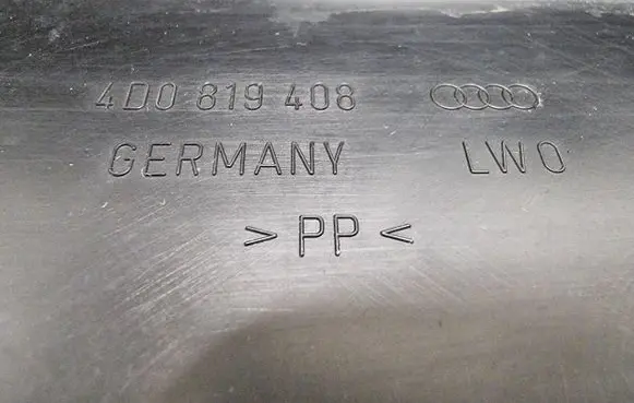 Audi A8 S8 D2 4D Other engine bay part 4D0819408
