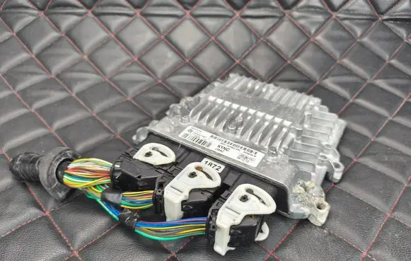 Ford Focus Engine control unit/module 5WS40736CT 8M5112A650ANC SID803AM