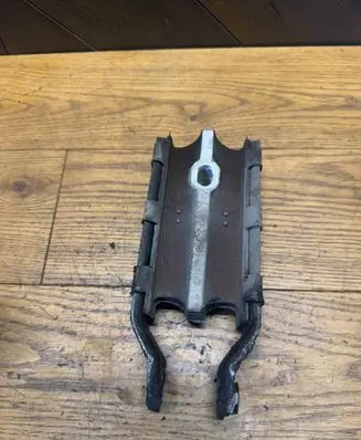 Volvo XC60 Engine mount bracket