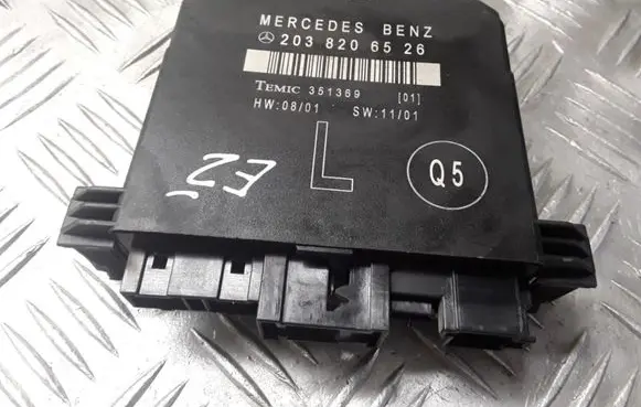 Mercedes-Benz C W203 Door control unit/module 2038206526
