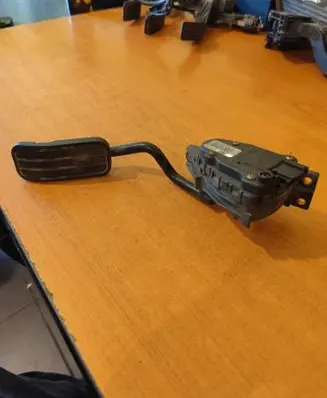 Volkswagen Transporter - Caravelle T4 Accelerator throttle pedal 7D1721603B 6PV00777011
