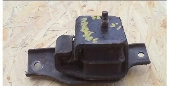 Subaru Impreza I Engine mount bracket