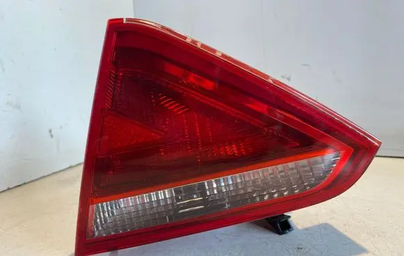Audi A5 8T 8F Tailgate rear/tail lights 8T0945094