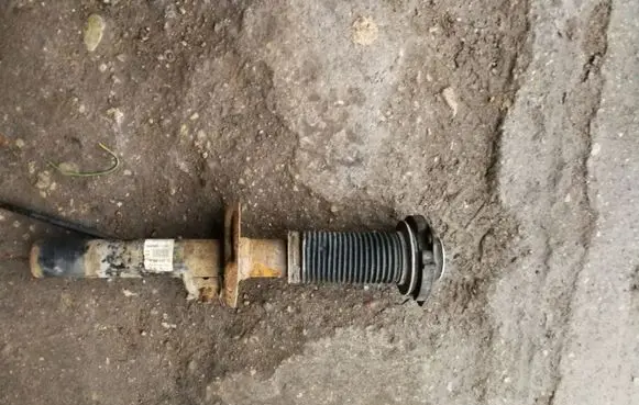 Skoda Octavia Mk2 (1Z) Front shock absorber/damper 1T0413031