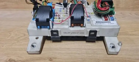 Ford C-MAX I Fuse box set 7M5T14A073CB