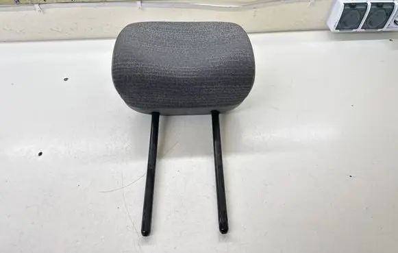 Opel Vivaro Front seat headrest