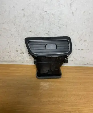 Volkswagen Golf VII Dashboard air vent grill cover trim 5G2819709 C1977
